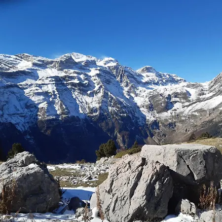 En Pirineos アパート ビエルサ